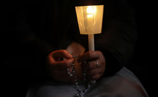 Reuters - ჯანმრთელობის მდგომარეობის უეცარი გართულების შემდეგ რომის პაპმა ღამე მშვიდად გაატარა