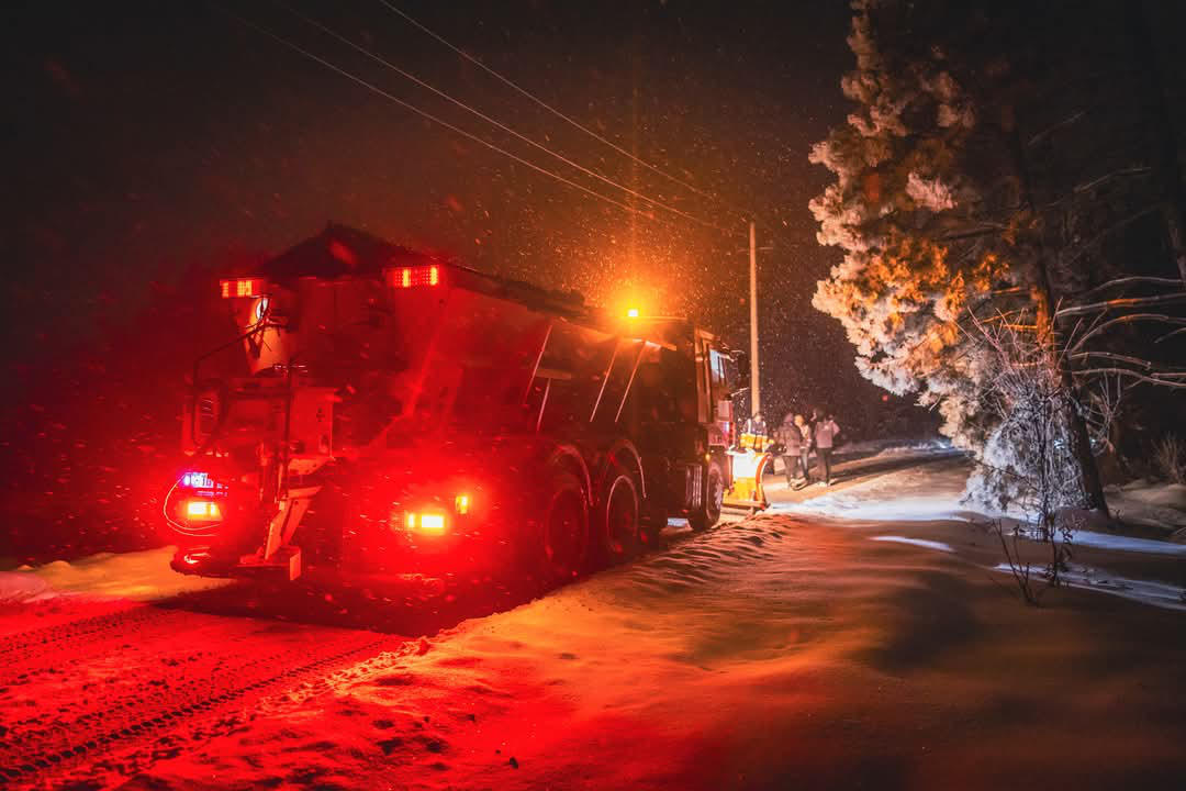 თბილისის მერია - მოსული ნალექის გამო, დედაქალაქსა და შემოერთებულ ტერიტორიებზე გზებზე ტექნიკური მარილი იყრება - განსაკუთრებით ძლიერი ნალექი გლდანის რაიონშია