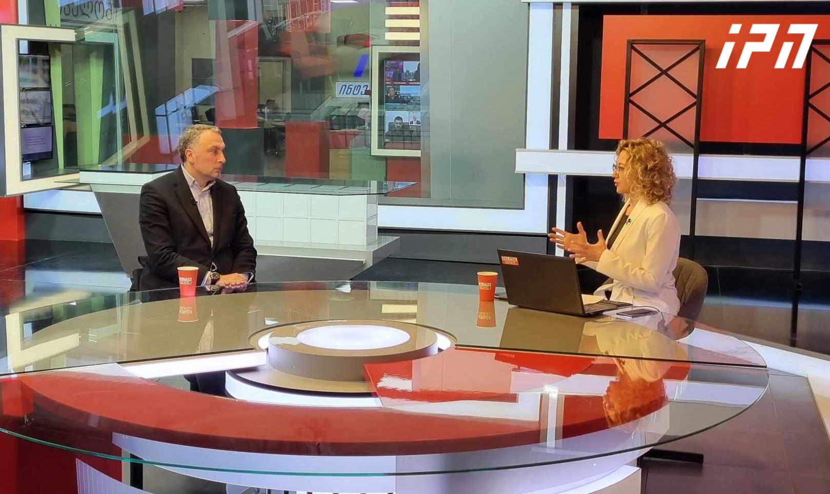 ვიქტორ ყიფიანი - სალომე ზურაბიშვილის დიდი პოლიტიკური კაპიტალი, რაც მას განსაკუთრებით ქვეყნის გარეთ აქვს, სამწუხაროდ, იმ ხარისხით არ არის ამოქმედებული ქვეყნის შიგნით - მას არ ჰყავს საყრდენი პოლიტიკური ძალის სახით