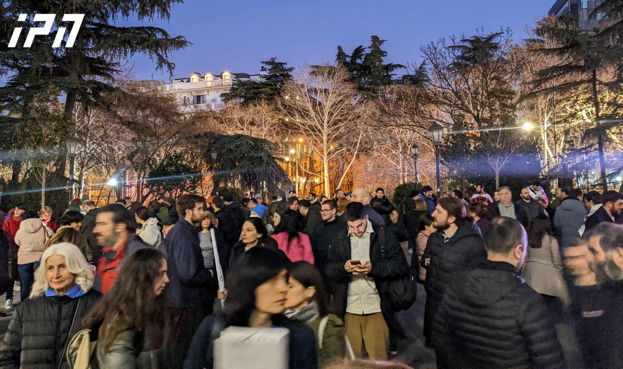 „ქართული განათლება საფრთხეშია“ - ამ ლოზუნგით თსუ-ს ეზოში აქცია მიმდინარეობს