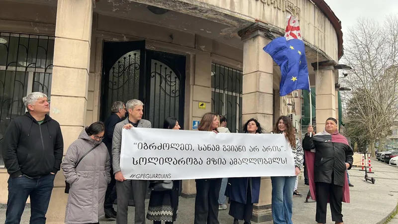 "Fight before it’s too late," "Solidarity with Mzia Amaghlobeli" – with these slogans, a protest of journalists is taking place near the Batumi City Court
