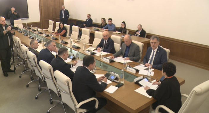 პარლამენტში წინა ხელისუფლების საქმიანობის შემსწავლელი დროებითი საგამოძიებო კომისიის სხდომა მიმდინარეობს, სადაც ბესიკ ხარძიანისთვის ქონების წართმევის საქმეს განიხილავენ