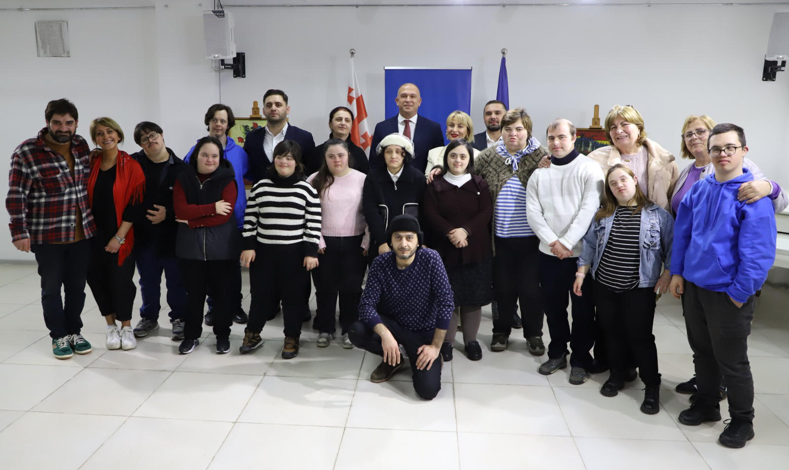 ლევან მგალობლიშვილის გადაწყვეტილებით, ინტეგრირებულ თეატრ „აზდაკის ბაღს“ აფხაზეთის სახელმწიფო თეატრის სტატუსი მიენიჭება