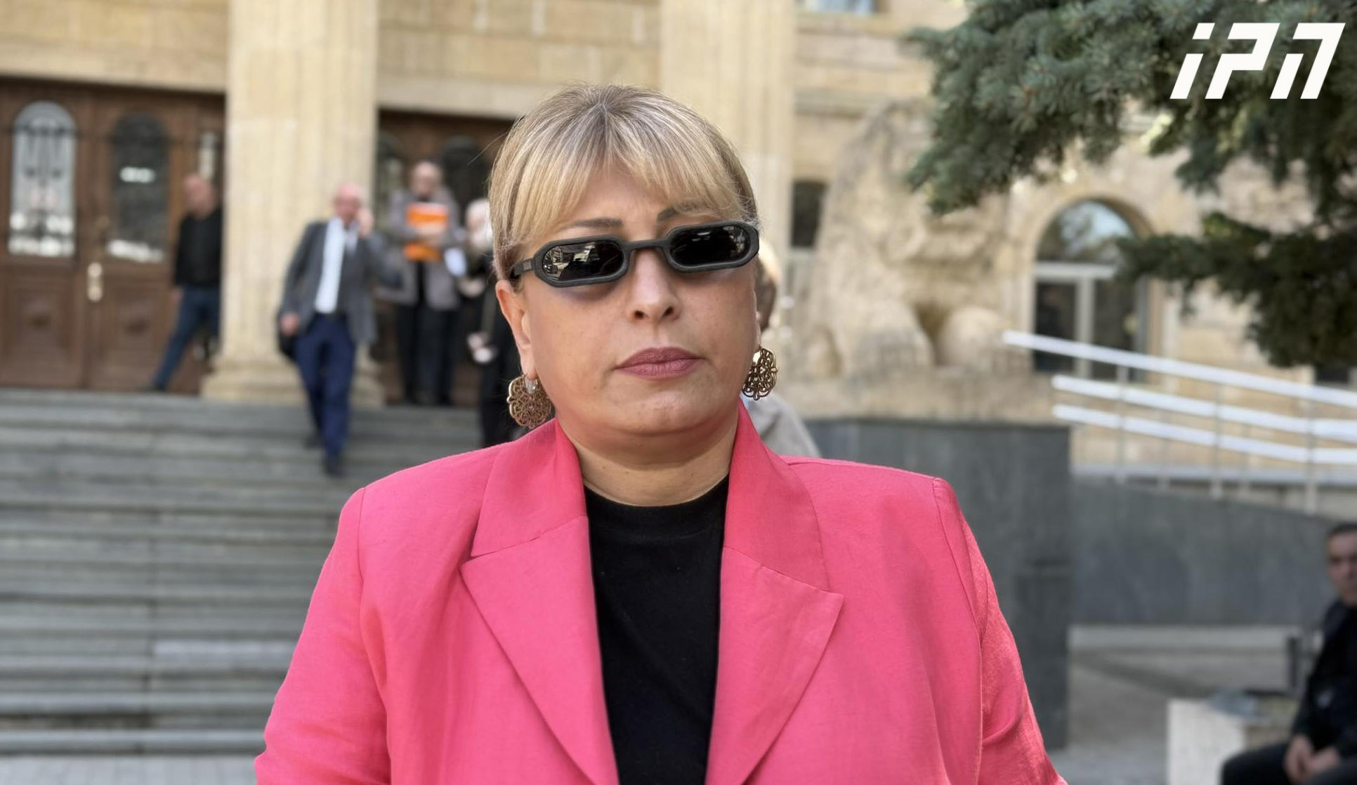 საბა სხვიტარიძის დედა - დაანებონ პოლიტპატიმრებს თავი! - „ოცნებას“ ვაფრთხილებ, ყველას ავაბუნტებ, ბოლომდე ვიბრძოლებ, გავამწარებ, როგორც ჩემი შვილი დაჩეჩქვეს, ისე დავჩეჩქვავ მაგათ
