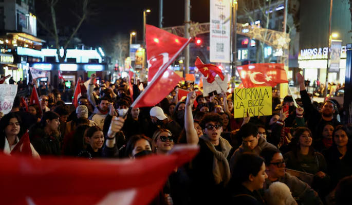 Reuters - თურქეთში საპროტესტო აქციებზე შვედი ჟურნალისტი დააკავეს