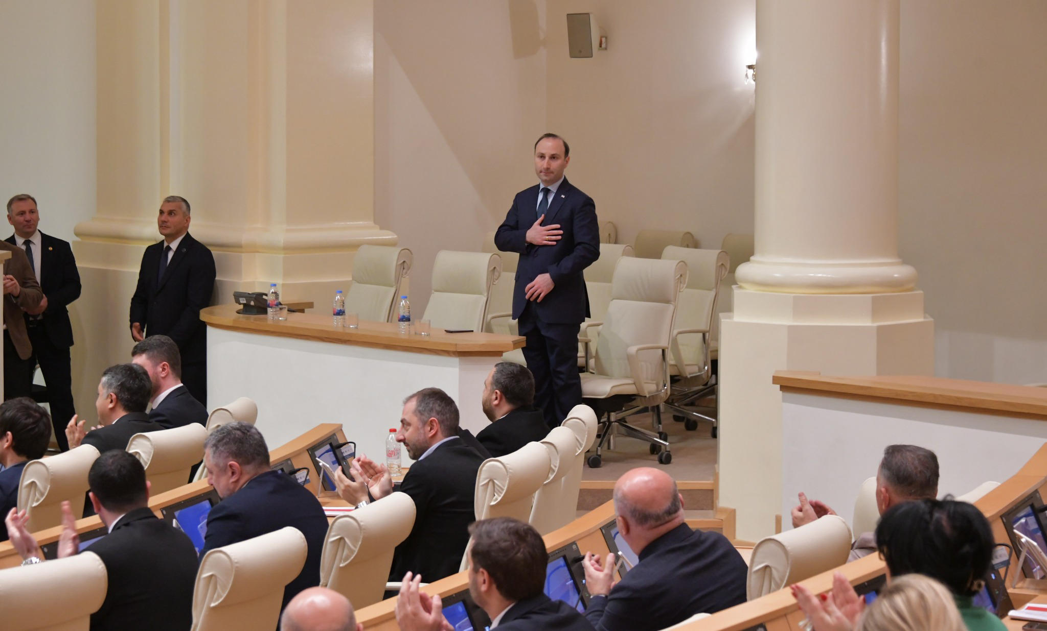 პარლამენტმა სუს-ის უფროსის თანამდებობაზე ანრი ოხანაშვილი აირჩია