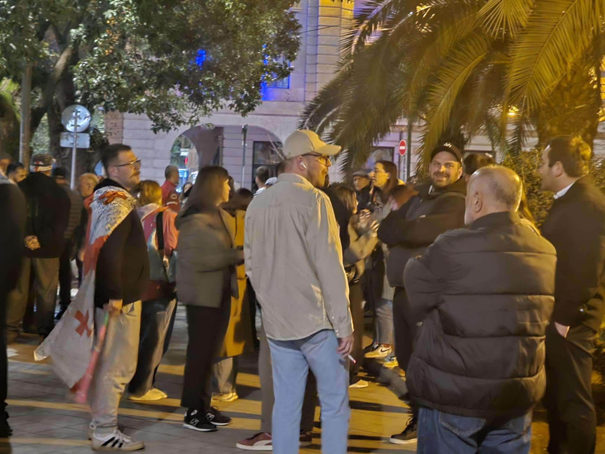 აჭარის მთავრობის სახლთან საპროტესტო აქცია მიმდინარეობს