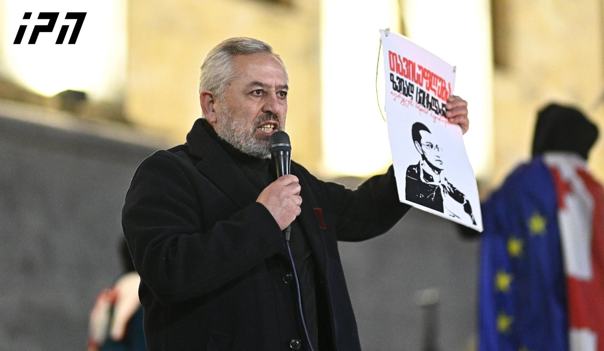 ზურაბ ცეცხლაძე - ერს საღათას ძილით სძინავს და არ აპირებს გაღვიძებას, რეჟიმი კი სინათლის სიჩქარით მიაქანებს ქვეყანას რუსეთში -  ერს ვეუბნები: სანამ ჩემი 19 წლის ბიჭი ზის ციხეში და შენი არა, გამოდი და დაიცავი ქვეყნის მომავალი, რადგან ხვალ გვიან იქნება