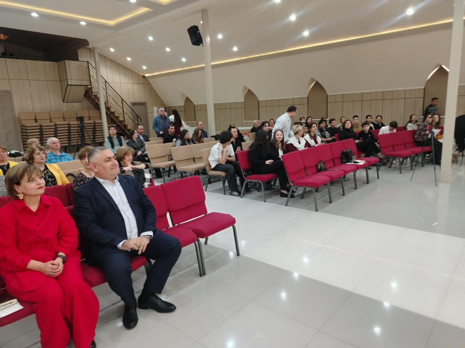 აღდგომას ზეიმობენ პროტესტანტები