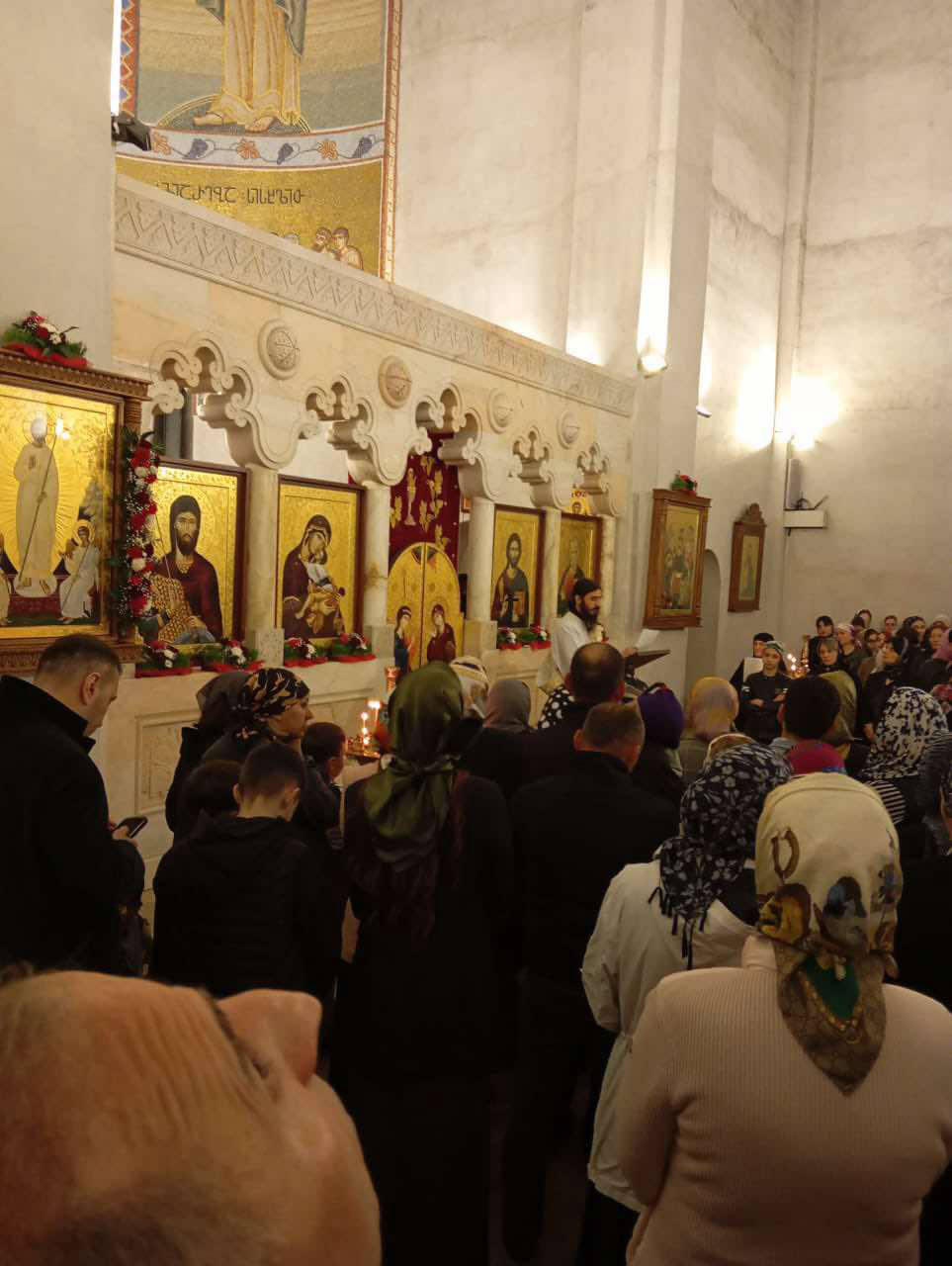 რელიგიის სააგენტოს წარმომადგენლებმა საქართველოს სხვადასხვა რეგიონში მცხოვრებ მართლმადიდებელ მოქალაქეებს აღდგომის ბრწყინვალე დღესასწაული მიულოცეს