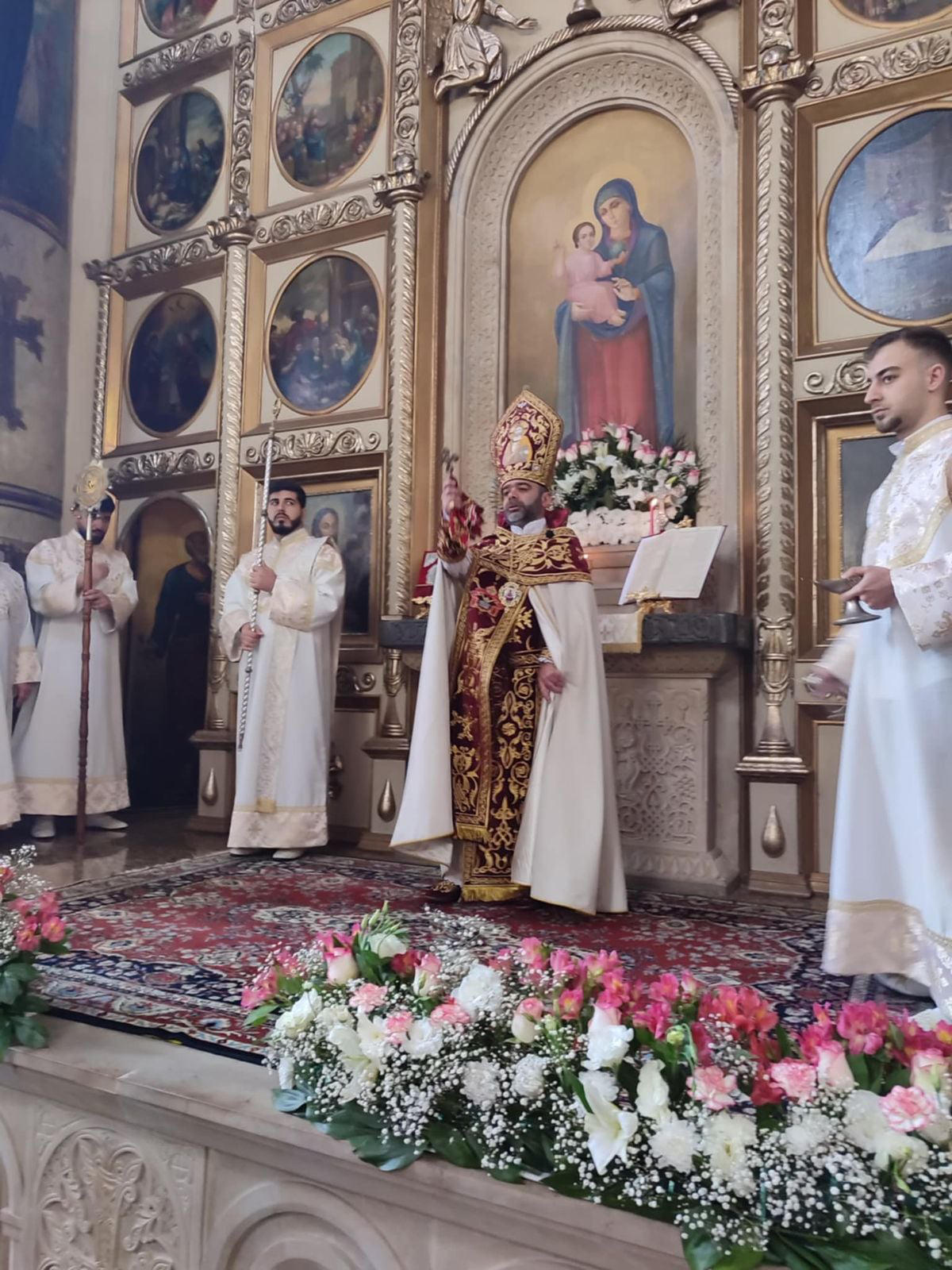 სომხური თემი აღდგომას აღნიშნავს