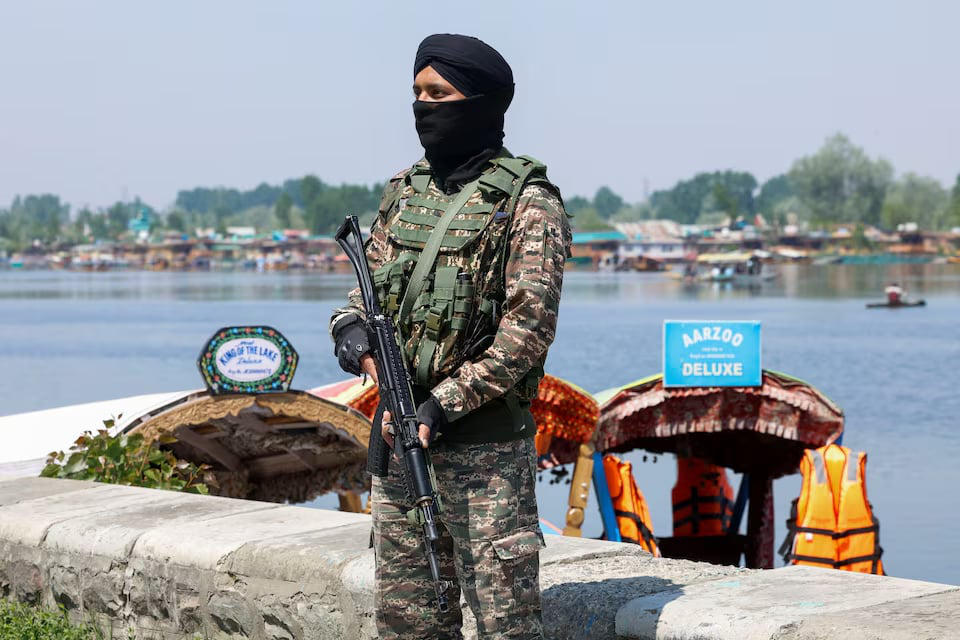 Reuters - ინდოეთი აცხადებს, რომ ზედიზედ მეოთხე ღამეა პაკისტანიდან დე ფაქტო საზღვრის გასწვრივ „არაპროვოცირებულ“ სროლაზე რეაგირებას ახდენს