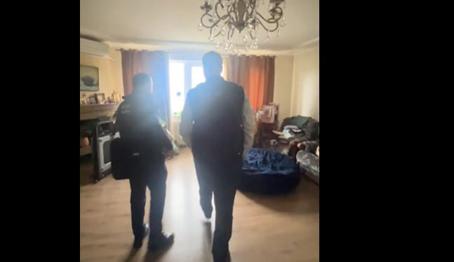 აქტივისტ მარიამ ბაჯელიძის სახლში ჩხრეკა დასრულდა - პროკურატურის წარმომადგენლებმა სახლი დატოვეს