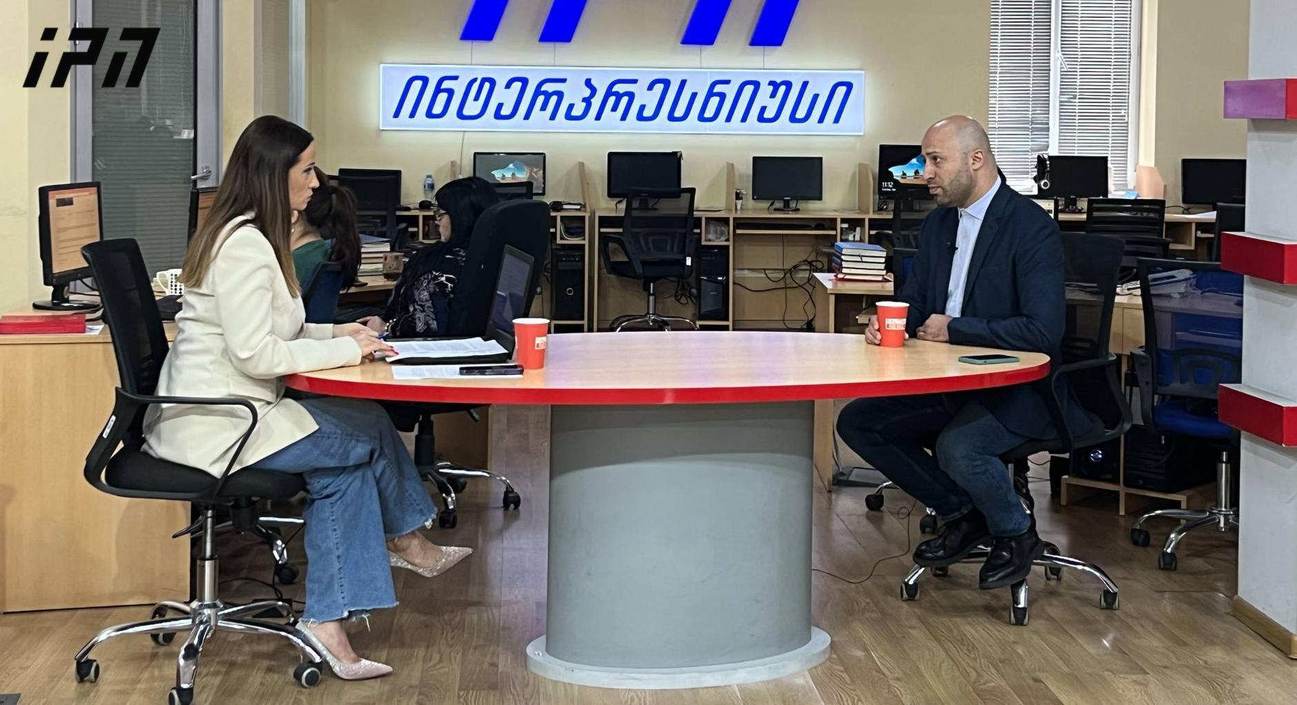 ბერდია სიჭინავა - ზუსტად ასე იყო 2011-2012 წლებში, ჩხრეკის იგივე მეთოდები, შევარდნა ადამიანებთან - ეს არის კობახიძისა და მისი ვიწრო გარემოცვის მიერ დაგეგმილი ღონისძიება - „ოცნება“ უფსკრულში, ისეთ გვირაბში შედის, საიდანაც გამოსავალი მისთვის აღარ იარსებებს