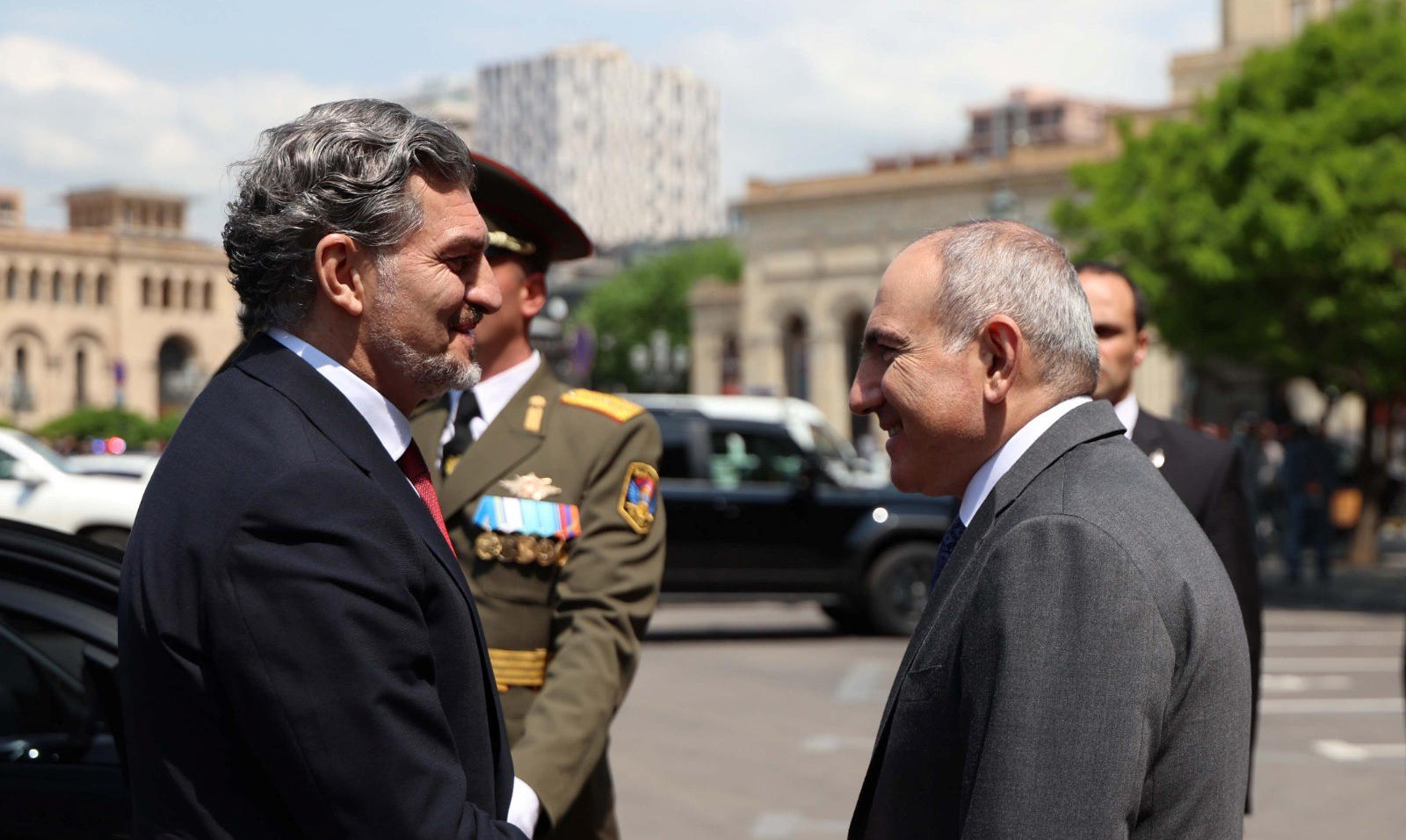 მიხეილ ყაველაშვილი ნიკოლ ფაშინიანს შეხვდა