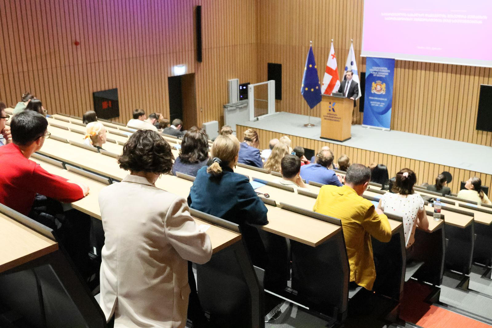 სახალხო დამცველი ქუთაისის საერთაშორისო უნივერსიტეტის სტუდენტებს და პროფესორ-მასწავლებლებს შეხვდა