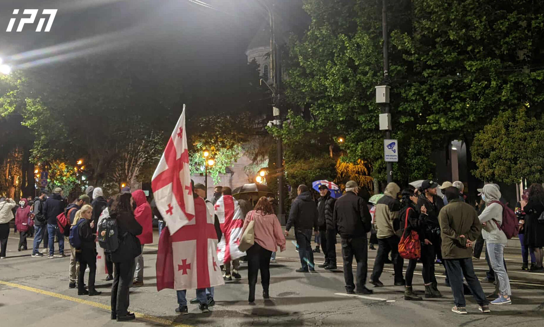 პარლამენტთან საპროტესტო აქცია მიმდინარეობს