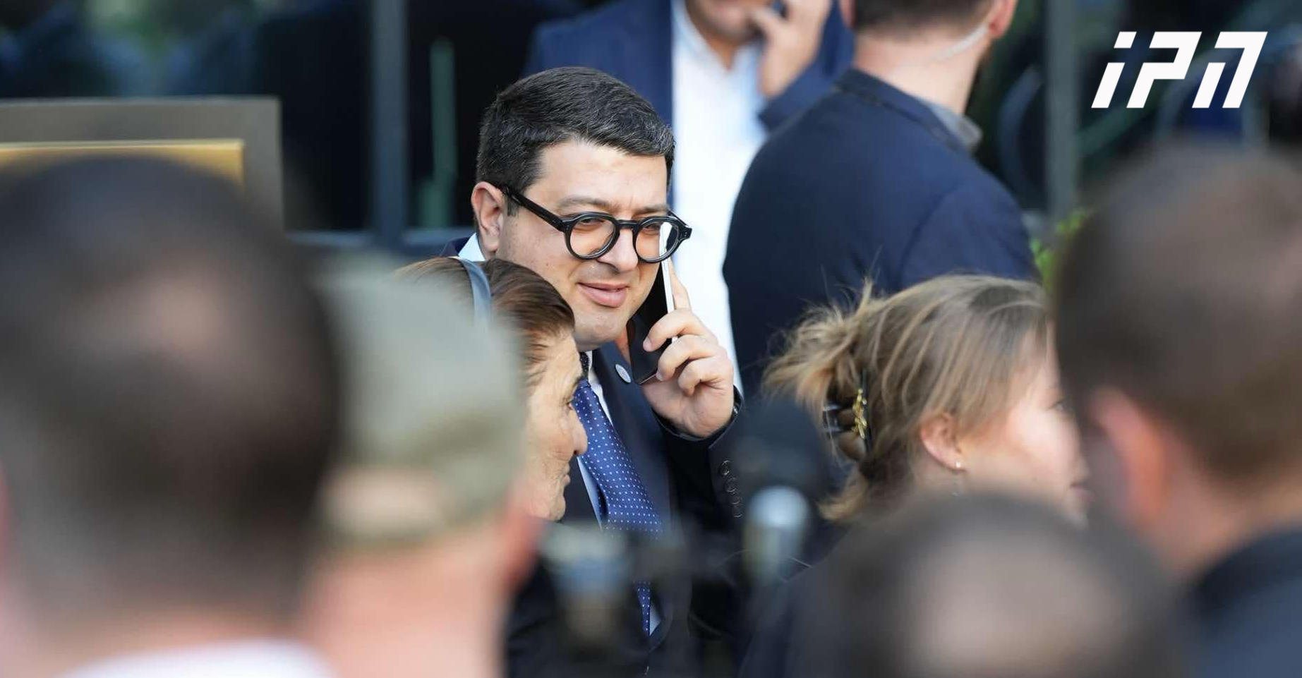 დიმიტრი სამხარაძე - თუ ვინმეს აქვს ილუზია, რომ „ქართული ოცნების“ საპატიო თავმჯდომარე და მოქმედი ხელმძღვანელობა, სასწორზე დადებს ქვეყნის მომავალს კონკრეტული პიროვნებების მიერ გაფუჭებული საქმეების მისაჩქმალად, ძალიან ცდება!