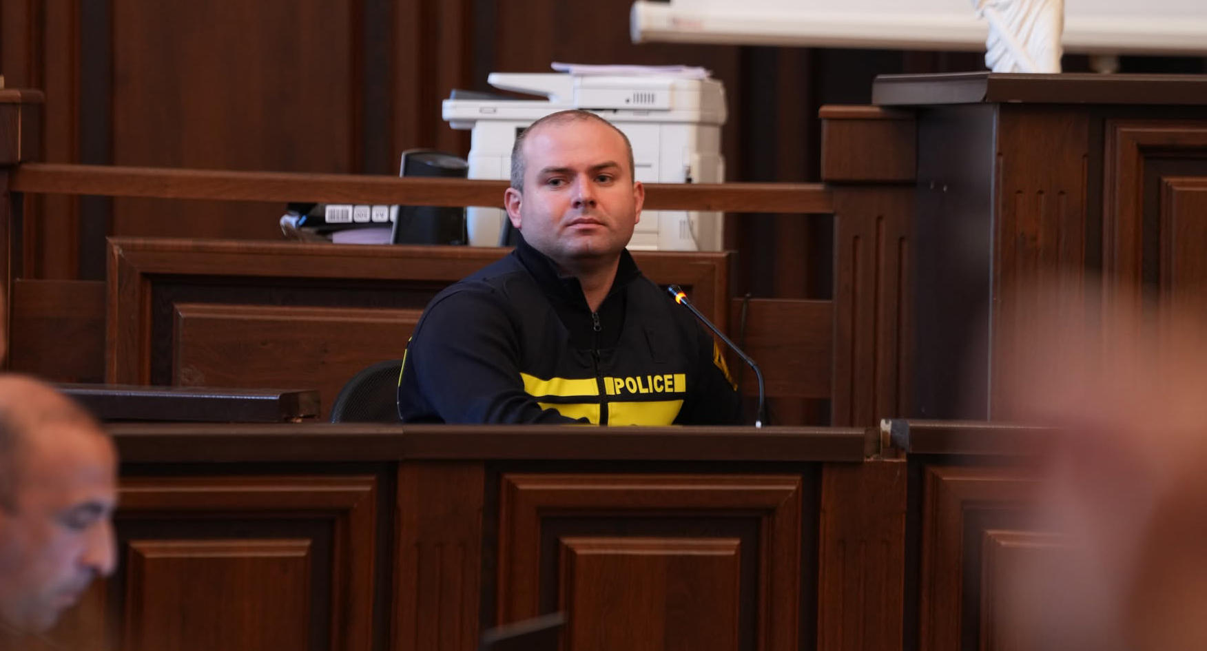 პოლიციელი ივანე კაპანაძე - აქციაზე მარცხენა ხელის არეში მომხვდა ნივთი, დამეწყო ძლიერი სისხლდენა, გადამიყვანეს კლინიკაში, სადაც ქირურგიული ჩარევა დამჭირდა, კლინიკაში 3 დღე დავყავი