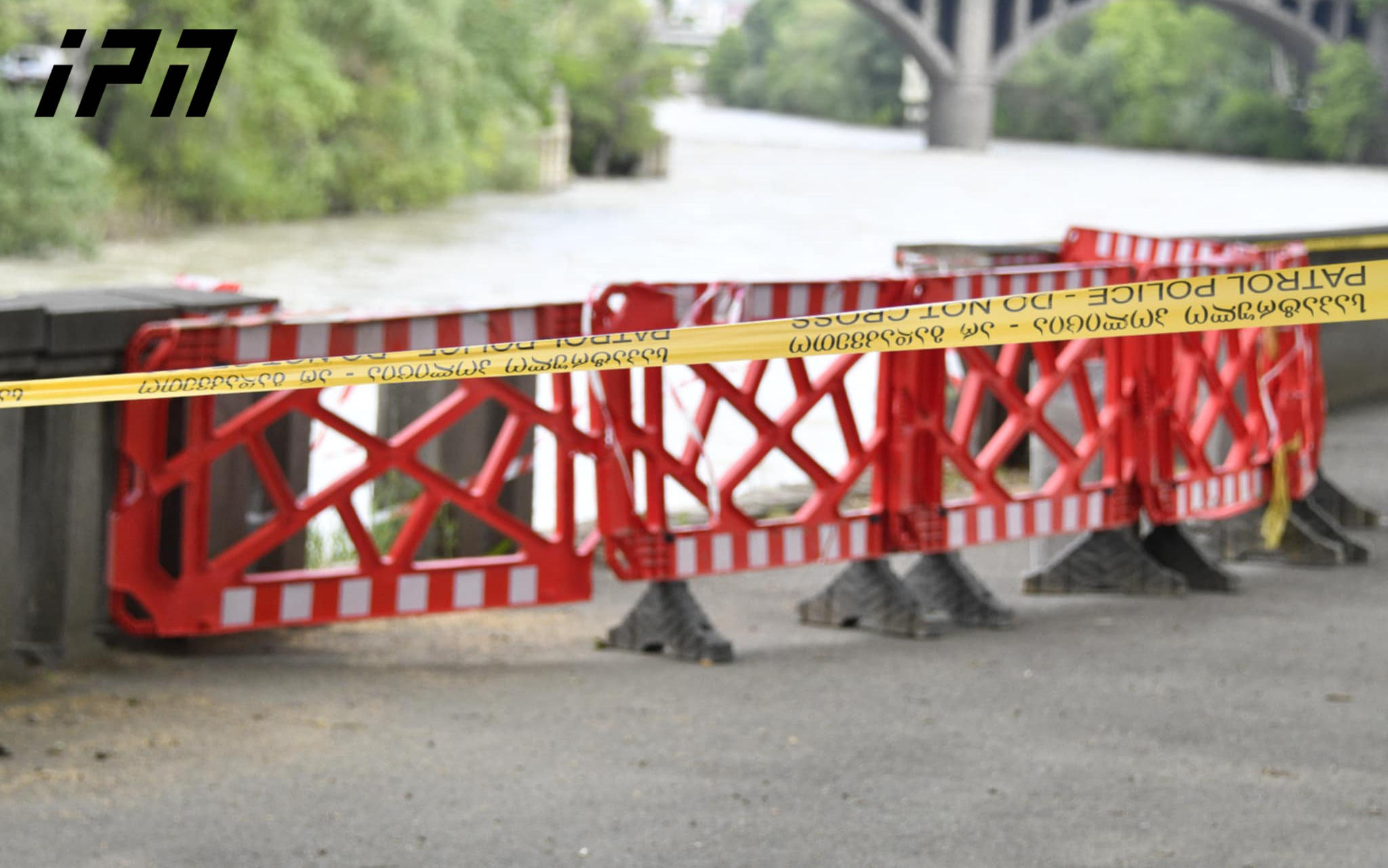 თბილისში, მტკვარში მანქანა გადავარდა - ამოყვანილია ერთი მგზავრი, თუმცა არსებული ინფორმაციით, ავტომობილში კიდევ რამდენიმე პირი იმყოფებოდა