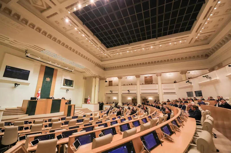 В закон о грантах еще раз вносятся изменения - Грантам, выдаваемым в рамках программ Евросоюза «Горизонт Европа» и «Эразмус+», больше не потребуется согласие правительства