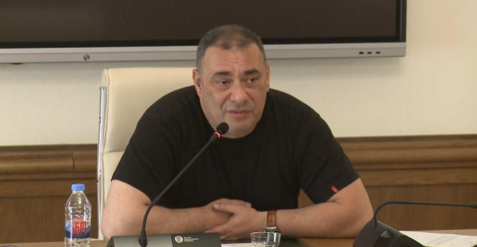 გიორგი იაკობაშვილი 2003-2012 წლებზე - „კავკასუს ონლაინის“ განადგურების მიზნით, „სილქნეტის“ და მერიის თანამშრომლები დადიოდნენ კორპუსების სახურავებზე, მერიის თანამშრომელს ეკავა ნაჯახი, „სილქნეტის” თანამშრომელი კი ეუბნებოდა: ეს არის „კავკასუსის“ კაბელი და ჩაჭერი
