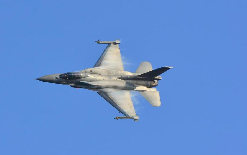 ნიდერლანდები უკრაინას დაპირებული F-16-ებიდან ბოლო მოიერიშე თვითმფრინავებს უგზავნის