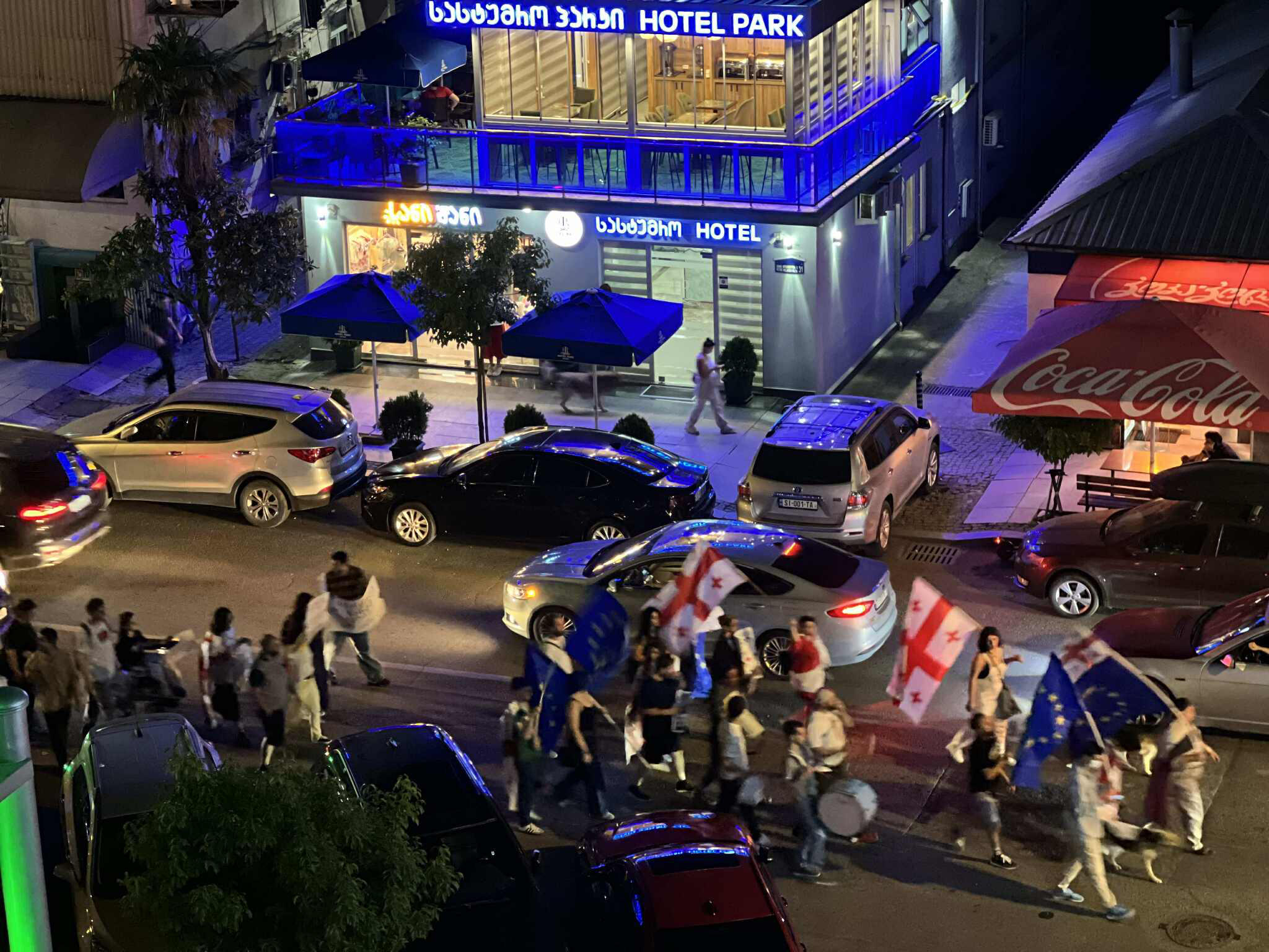 ბათუმში საპროტესტო მარში მიმდინარეობს შეძახილებით: „თავისუფლება რეჟიმის ტყვეებს“