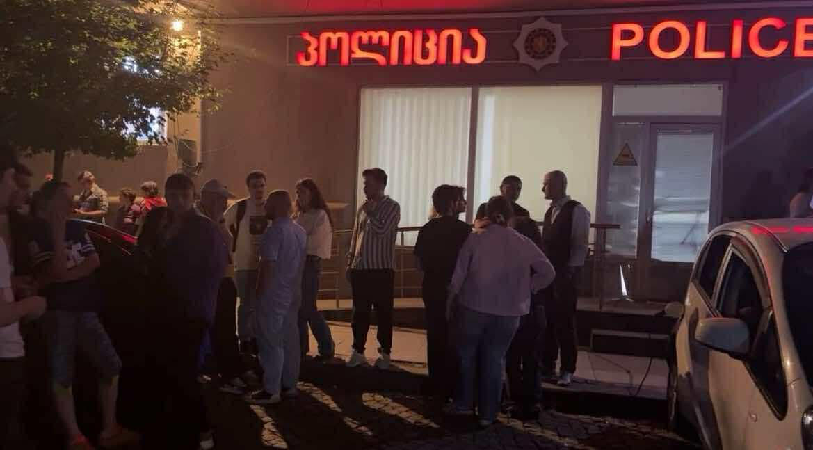 „ძლიერი საქართველოს“ ახალგაზრდული ორგანიზაციის წევრი ლუკა ნაცვლიშვილი ბათუმის წინასწარი დაკავების იზოლატორში გადაიყვანეს