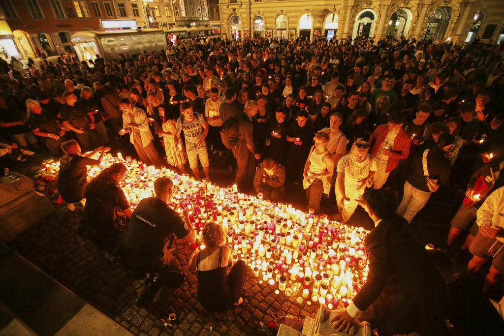 ავსტრიაში, სკოლაში მომხდარი სროლის შედეგად დაღუპულთა პატივსაცემად, სამდღიანი გლოვა გამოცხადდა