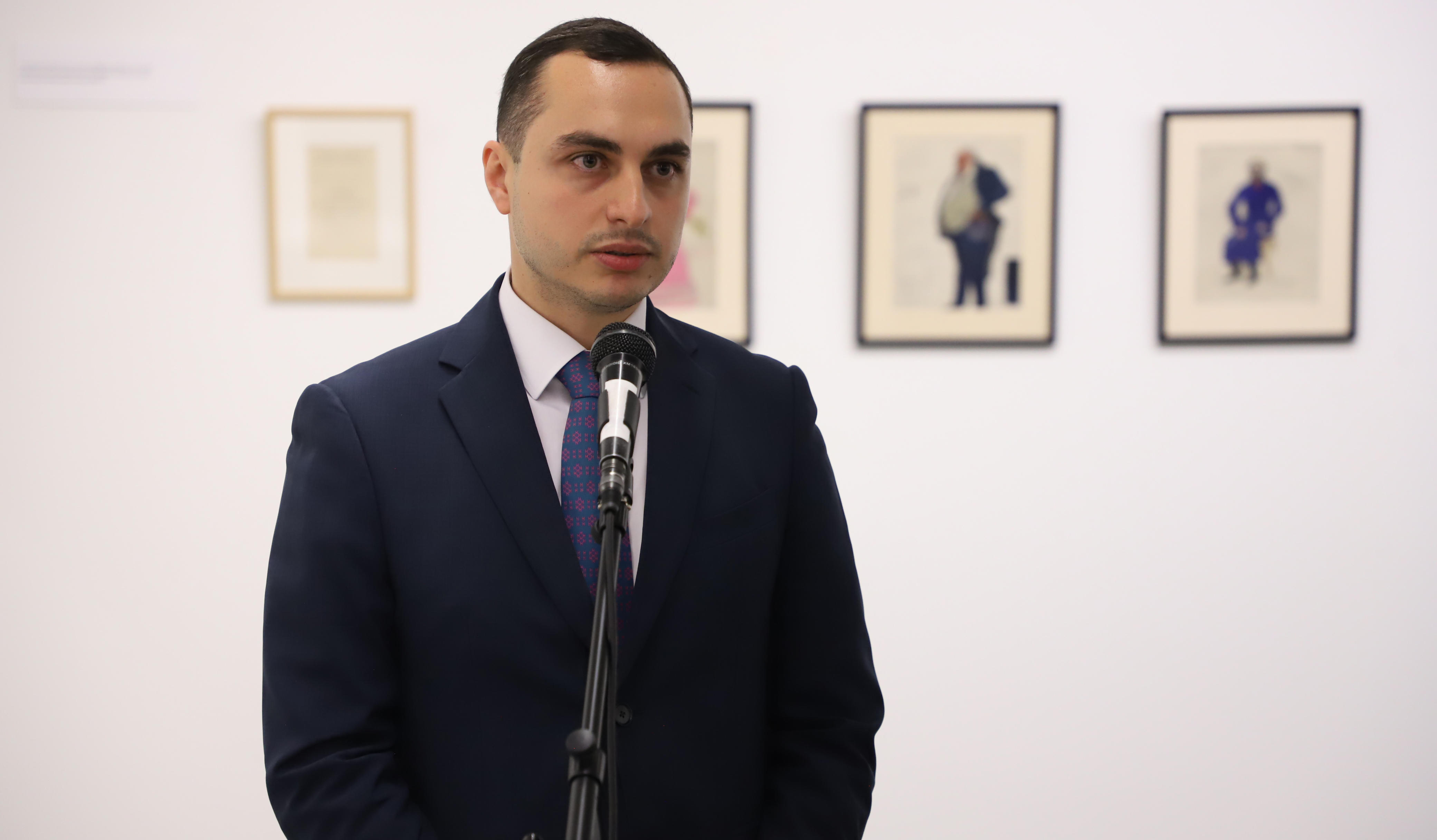 გიორგი ჯინჭარაძემ სტუდენტებს ალექსანდრე შარვაშიძის ნამუშევრების გამოფენაზე უმასპინძლა