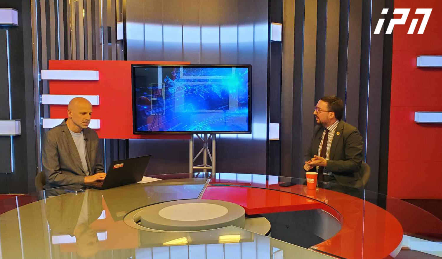 თაზო დათუნაშვილი - ღმერთმა დაიფაროს ქვეყანა, პაპუაშვილმა რაც დაწეროს, სერიოზულად მივიღოთ, სიმონიანად გვევლინება, „პომადის“ გარეშე - არ მოდის წინააღმდეგობაში, ვალი მოიხადოთ საარჩევნო ყუთთან, შემდეგ კი ჩაერთოთ წინააღმდეგობაში