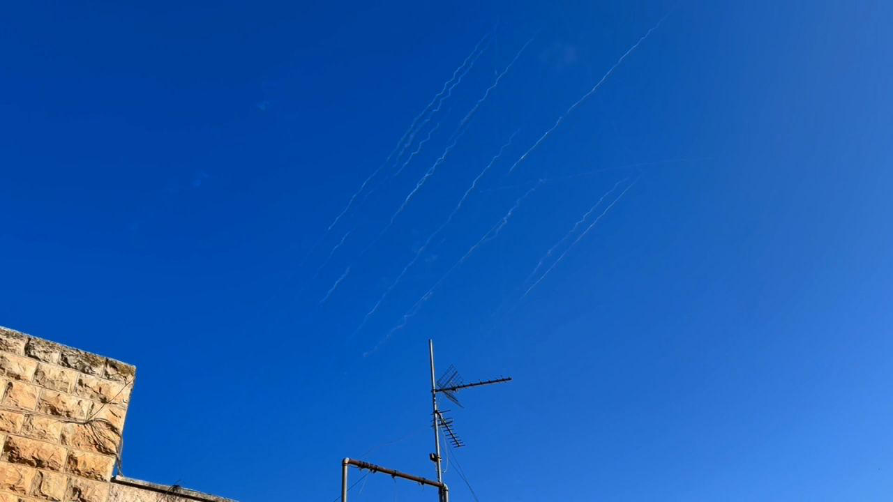 ირანმა ისრაელზე სარაკეტო იერიში მიიტანა, დაშავდა 16 ადამიანი