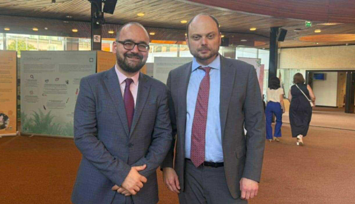 გრიგოლ გეგელია ვლადიმირ კარამურზას შეხვდა
