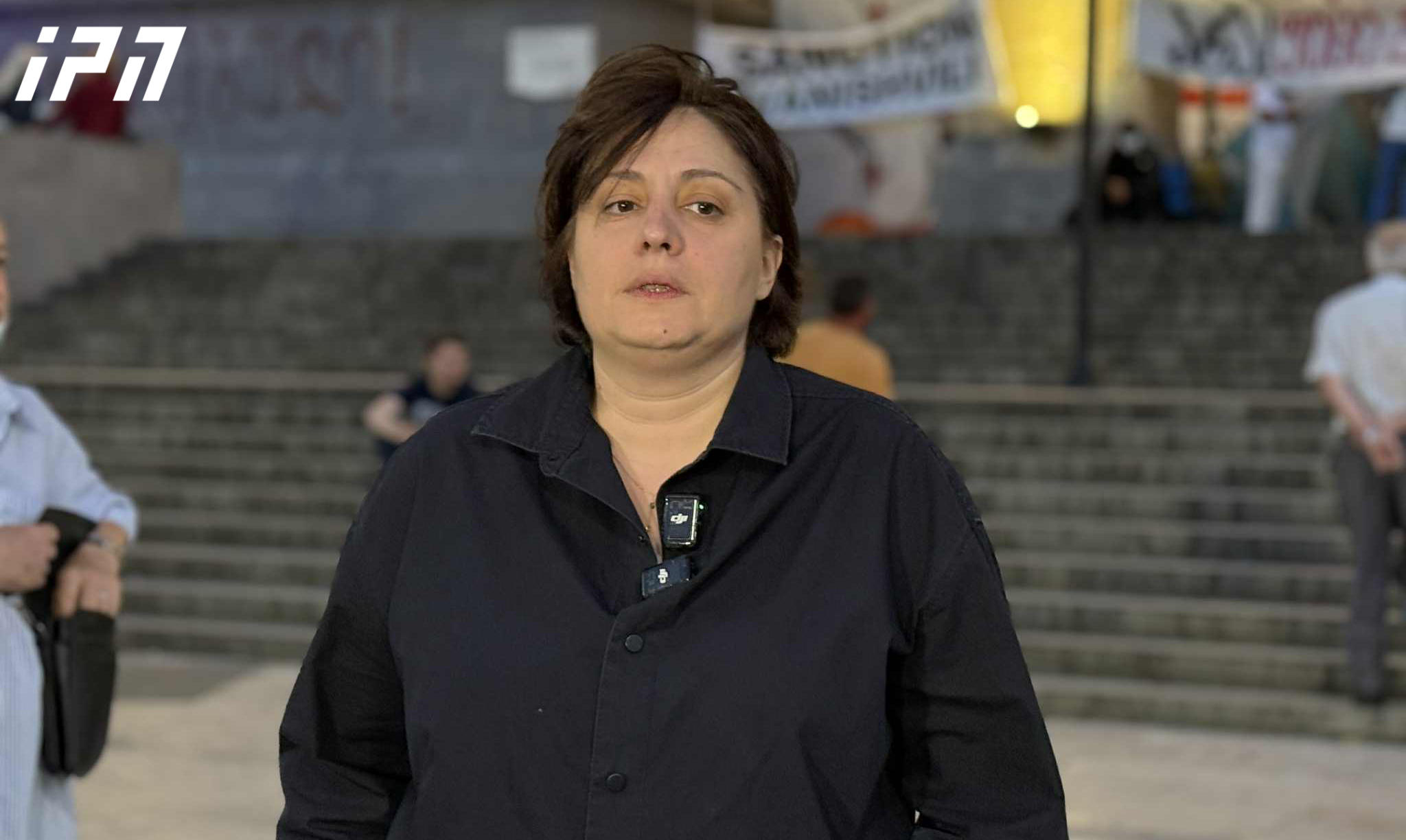 ელენე ხოშტარიას ადვოკატი - „დროას“ ანგარიში 2021 წლის არჩევნების შემდეგ ნაძალადევის ოლქის სარჩელზე დაკისრებული 50-ლარიანი ბაჟის, ელენე ხოშტარიას პირადი ანგარიში კი, სავარაუდოდ, 4 000-ლარიანი ჯარიმის გადაუხდელობის გამო დააყადაღეს