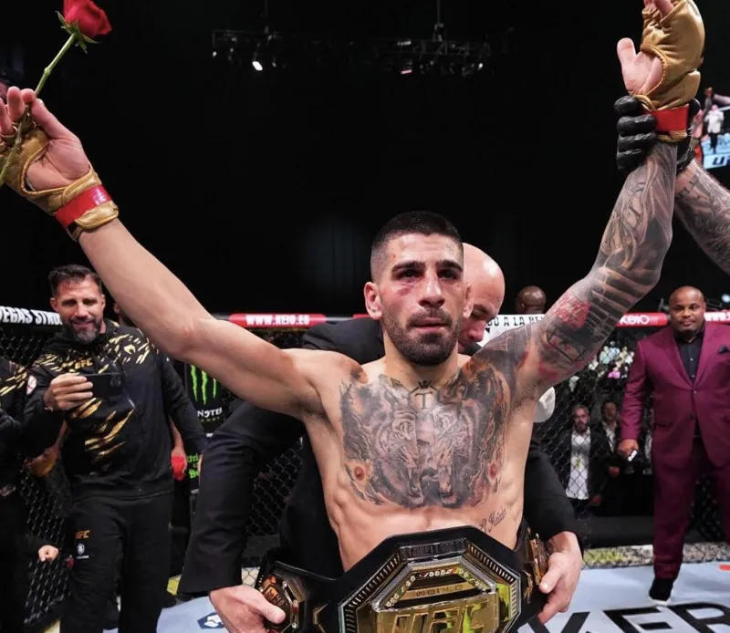 Ilia Topuria defeated Oliveira and is the UFC lightweight champion