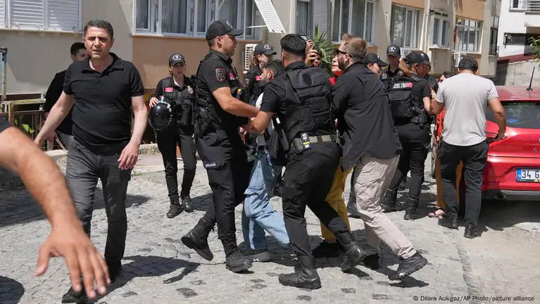 Reuters - პოლიციამ სტამბოლში, პრაიდის მარშზე ათობით ადამიანი დააკავა