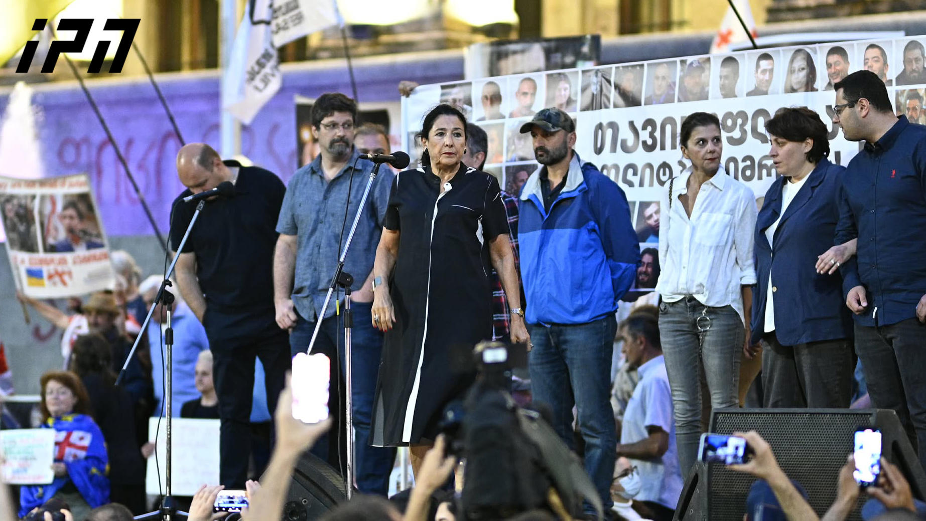 რუსთაველის გამზირზე საპროტესტო აქცია მიმდინარეობს - დაგეგმილია სიტყვით გამოსვლები, შეკრებილებს მიმართავს სალომე ზურაბიშვილი