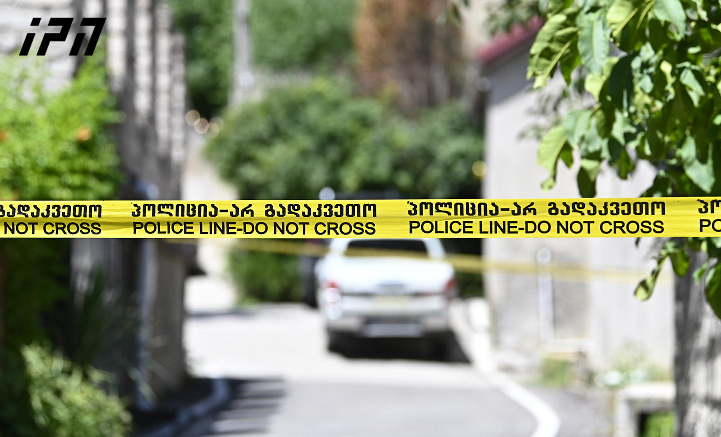 შსს - თბილისში რამდენიმე პირს შორის ურთიერთშელაპარაკება ფიზიკურ დაპირისპირებაში გადაიზარდა, რა დროსაც ერთ-ერთმა ბრალდებულმა ცივი იარაღით კონფლიქტში მონაწილე ორი პირი დაჭრა - პოლიციამ სამი პირი დააკავა