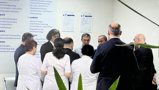 პირველ საუნივერსიტეტო კლინიკაში, სადაც თორნიკე რიჟვაძეა მოთავსებული, ირაკლი კობახიძე მივიდა
