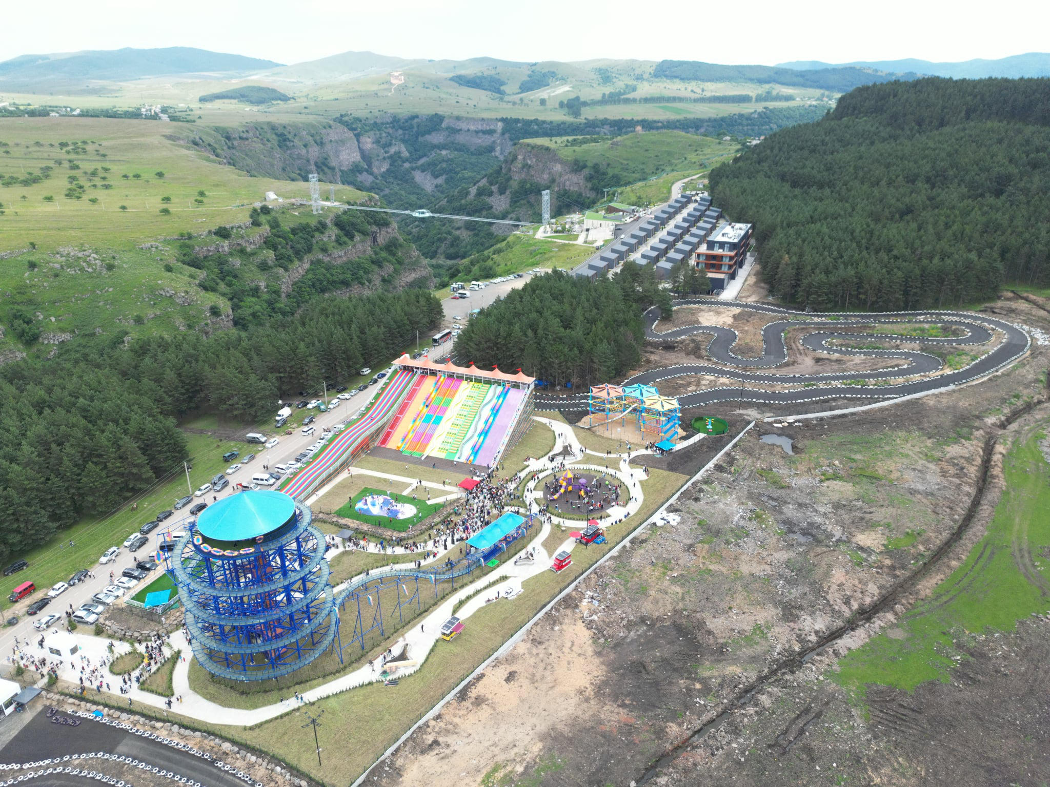 从一个吉尼斯世界纪录的钻石桥到该地区的“迪士尼乐园”：Kass Land 创建了佐治亚州最好的景点公园。