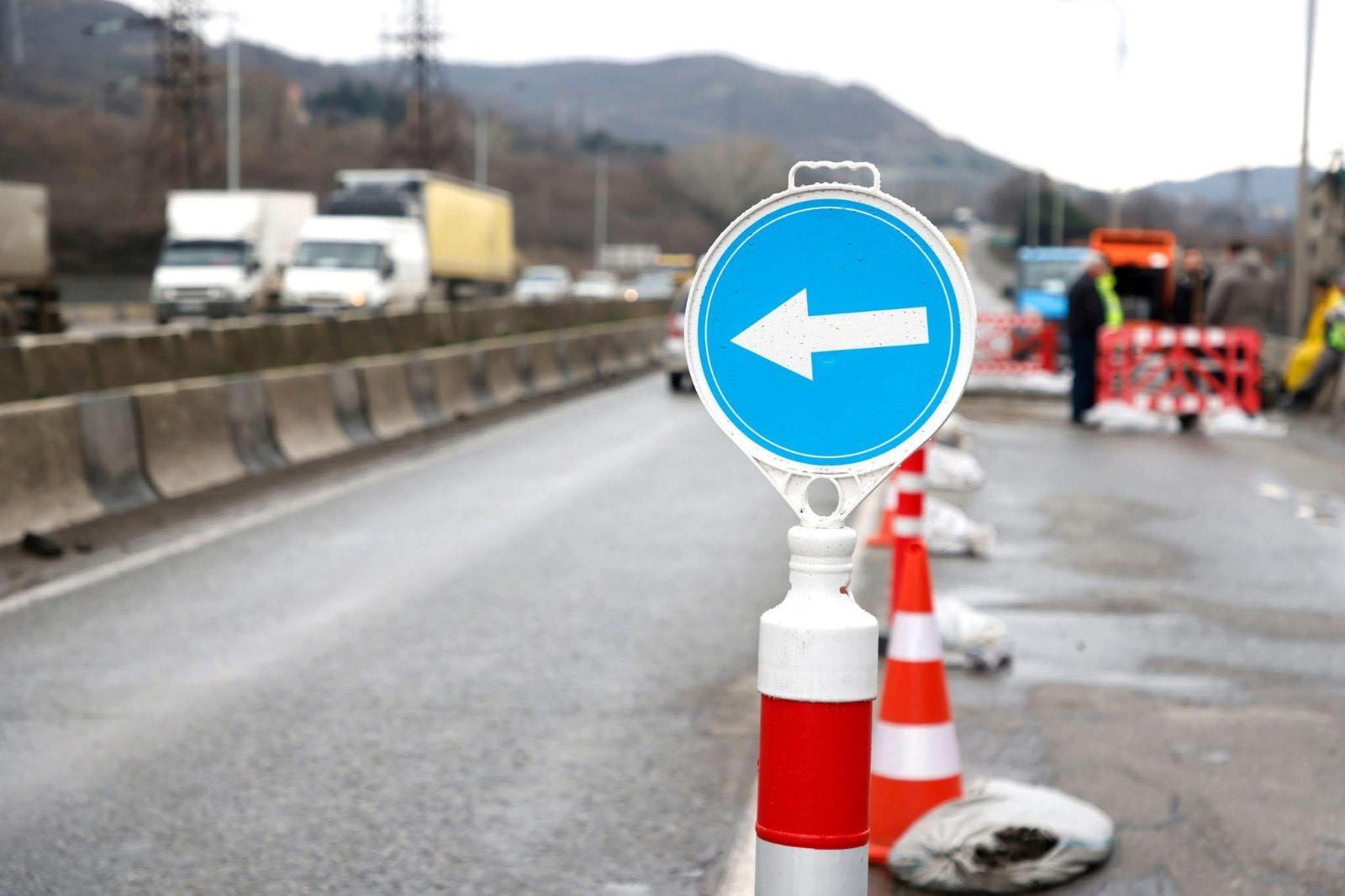 არაგვის ხიდზე, დილის 07:00 საათამდე, ტრანსპორტის მოძრაობა ერთ ზოლზე შეიზღუდება