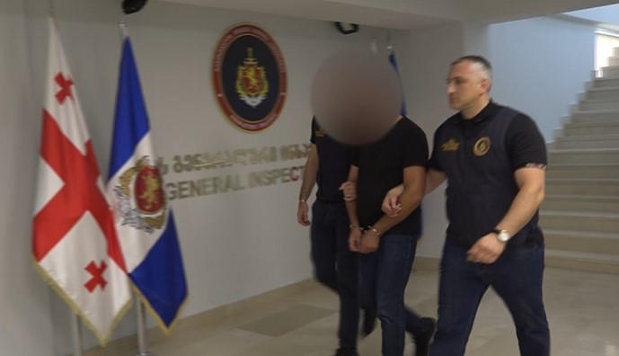The Ministry of Internal Affairs detained a law enforcement officer for stealing a gold item belonging to a citizen while performing official duties