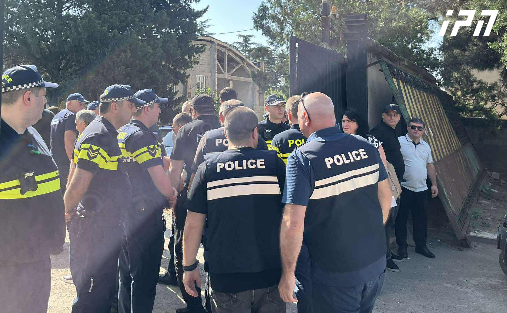 აღსრულების ეროვნული ბიურო თვალჭრელიძის ქუჩაზე მიმდინარე გამოსახლების შესახებ ინფორმაციას ავრცელებს და განმარტავს, რომ არსებული შენობა-ნაგებობები სრულად ამორტიზებულია და იქ მცხოვრები ადამიანების სიცოცხლისთვის საშიშია