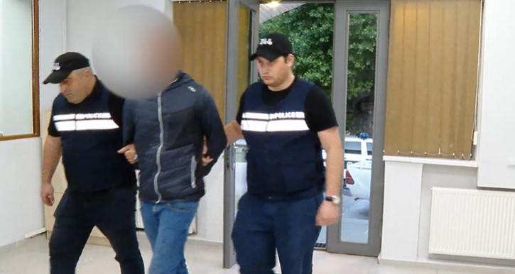 ყაზბეგში, ურთიერთშელაპარაკების ნიადაგზე ერთი პირი ცივი იარაღით დაჭრეს - პოლიციამ ერთი ადამიანი დააკავა