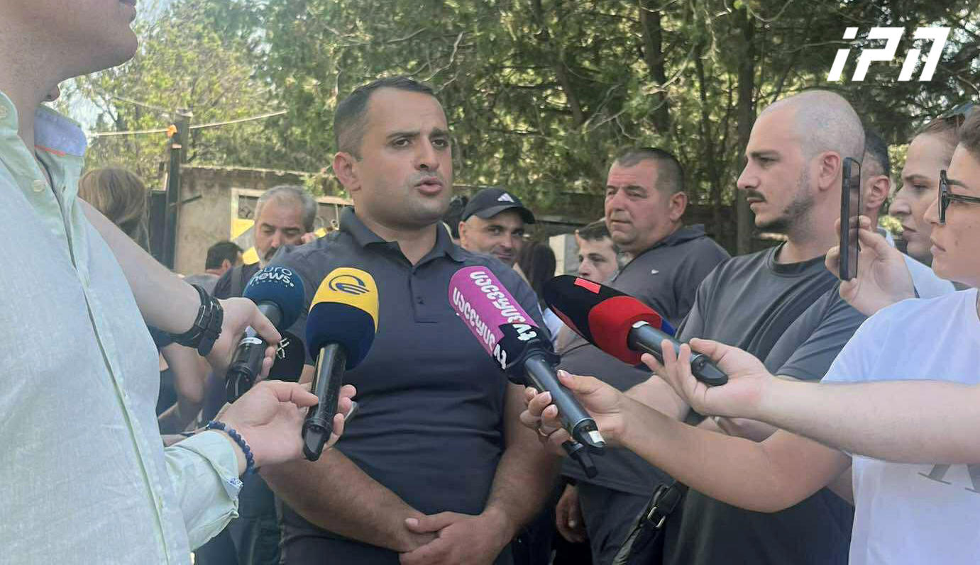 აღსრულების პოლიციელი - თვალჭრელიძის ქუჩის მცხოვრებლების ნაწილთან უკვე განხორციელდა მოლაპარაკება, მიიღეს გარკვეული სახის დაკმაყოფილება, დანარჩენთან მოლაპარაკება ახლა მიმდინარეობს