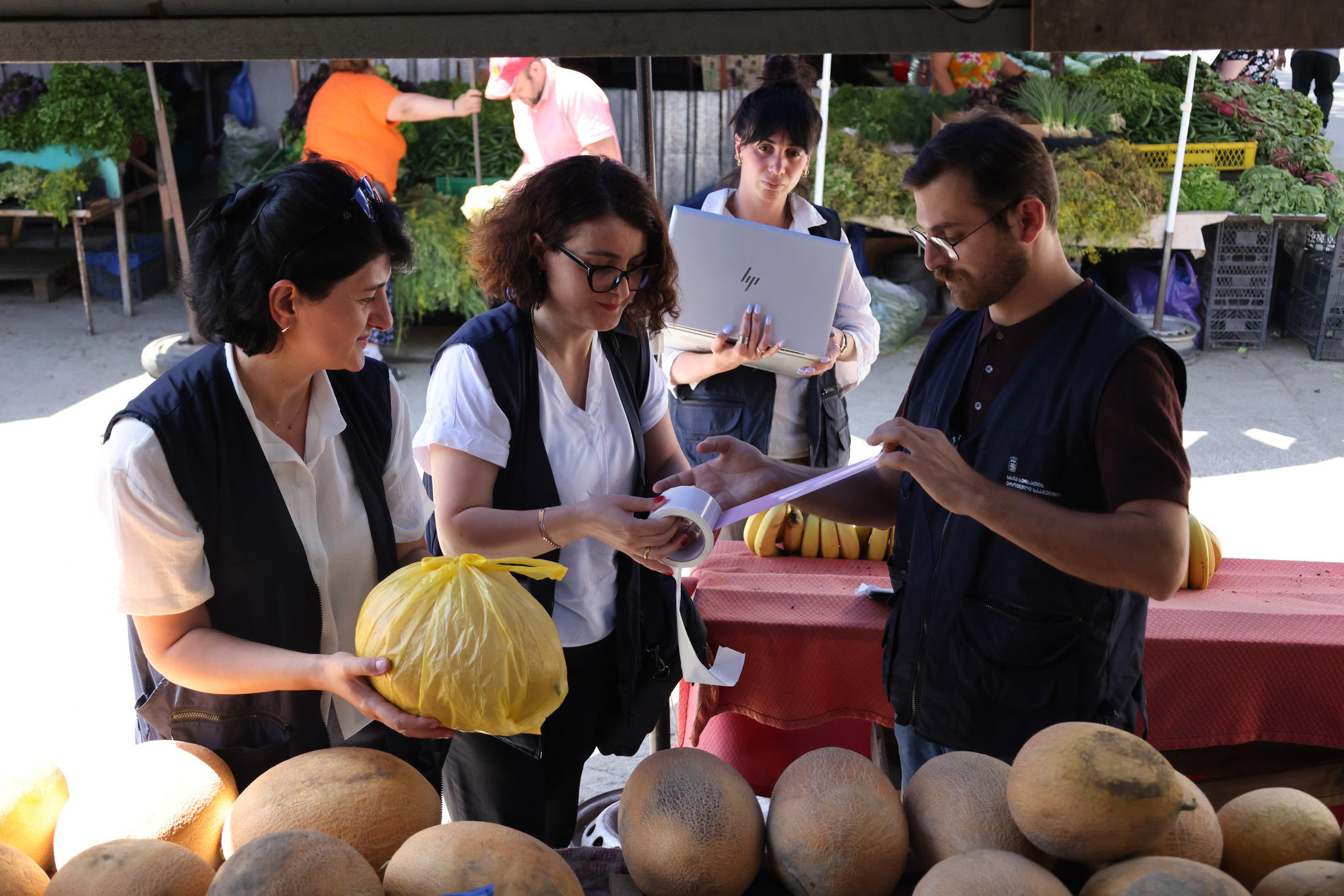 National Food Agency: Measuring nitrate levels in vegetables and fruits with suspicious devices is not reliable. In July, samples of watermelon, melon, apples, peaches, and tomatoes taken from retail facilities showed indicators compliant with the norm