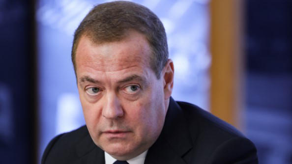 დიმიტრი მედვედევი - თუ რუსეთის ყოფილი პრეზიდენტის ზოგიერთი სიტყვა აშშ-ის ძლევამოსილ პრეზიდენტში ასეთ ნერვულ რეაქციას იწვევს, მაშინ რუსეთი ყველაფერში მართალია