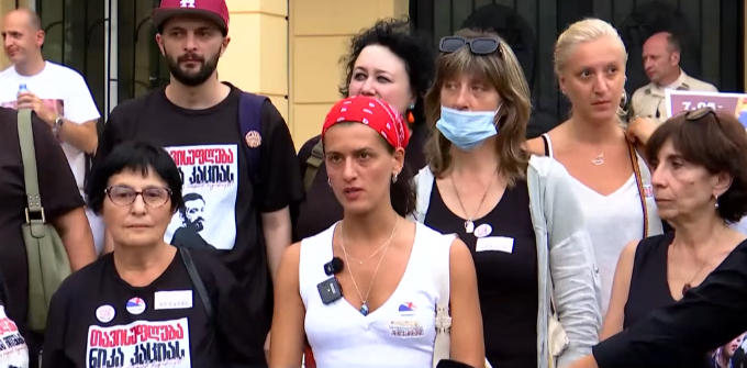 აქციების დროს დაკავებულების ოჯახის წევრები მოქალაქეებს მოუწოდებენ, ბათუმში ხვალ დაგეგმილ აქცია-მსვლელობას შეუერთდნენ