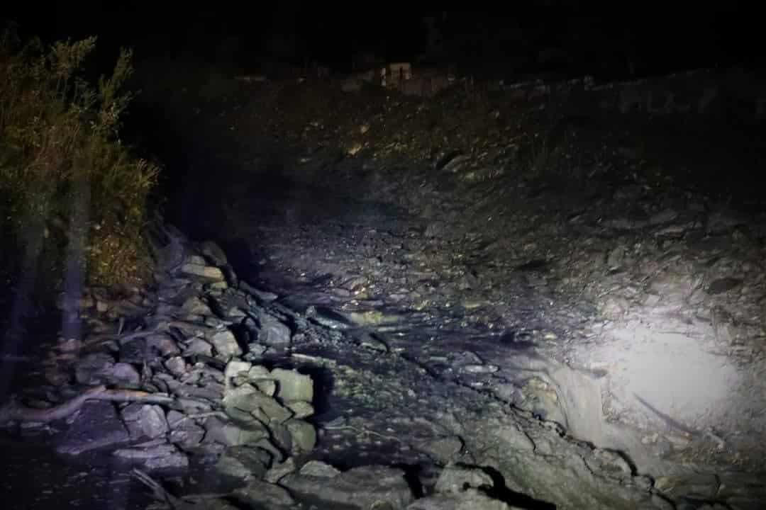 ონში ძლიერმა ქარმა და წვიმამ პრობლემები შექმნა - დაიტბორა საავტომობილო გზები, რამდენიმე სოფელს კი ელექტროენერგია არ მიეწოდება